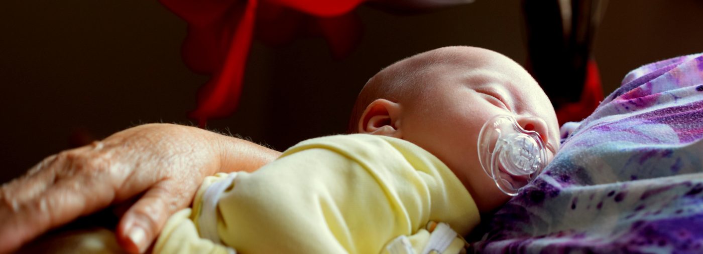 3 Benefits of Newborn Baby Gowns